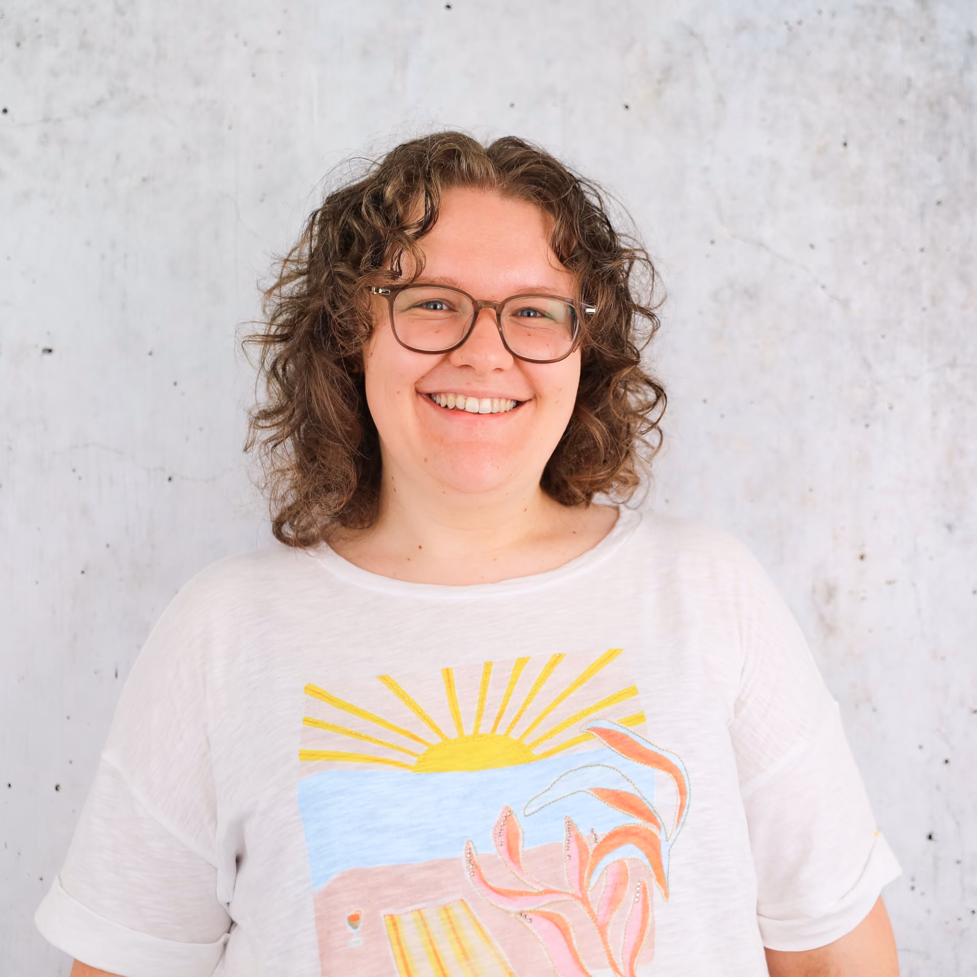 Portrait von Lea Madek, Assistenz der Abteilungsleitung Änderungsschneiderei bei GARHAMMER