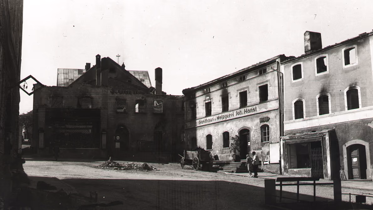 Das im Zweiten Weltkrieg zerstörte Warenhaus GARHAMMER, 1945