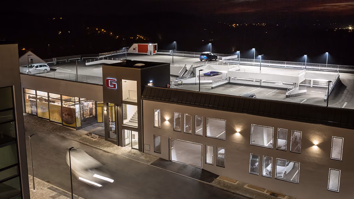 Das modernisierte Parkhaus mit XXL-Parkplätzen von GARHAMMER, 2017