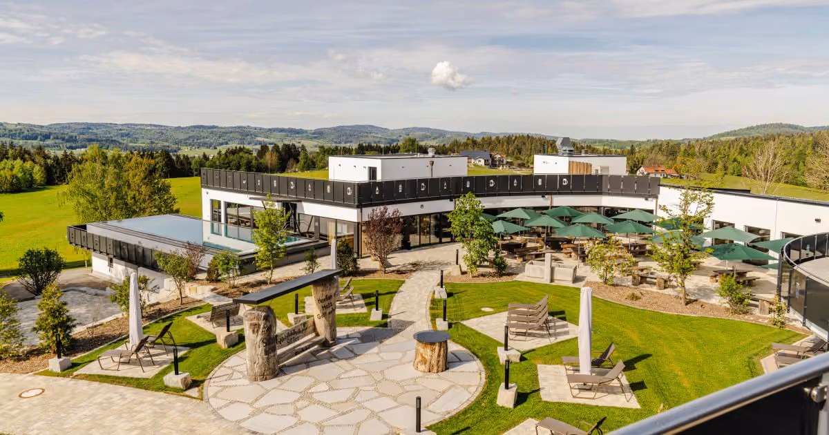 Gut Riedelsbach in Neureichenau mit Terrasse und Blick in die Landschaft