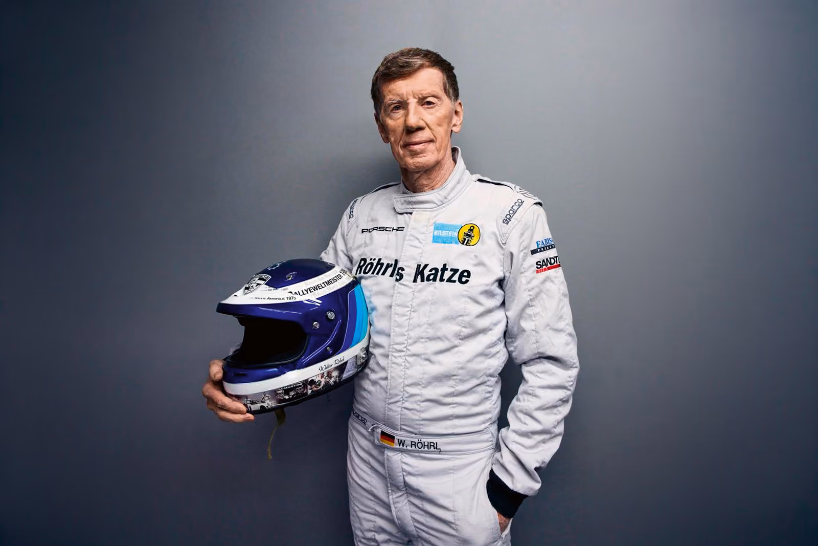 Walter Röhrl im Rennanzug mit Helm unter dem Arm – Meet & Greet bei GARHAMMER