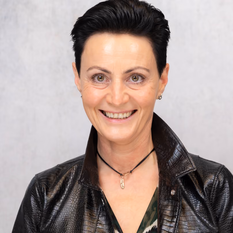 Portrait von Claudia Anetzberger, Verkaufsleitung KAOS/Young Fashion bei GARHAMMER