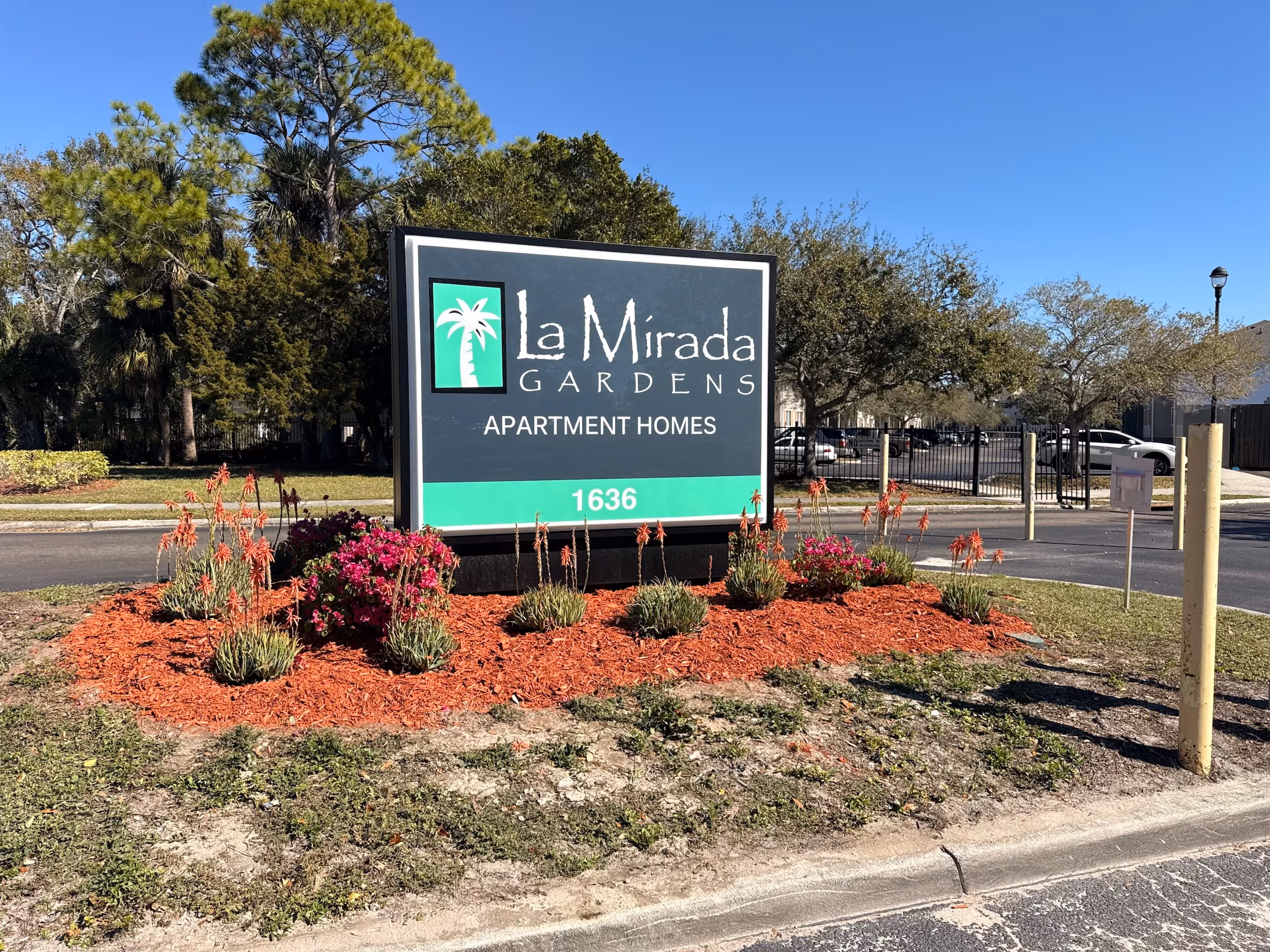 Leasing sign