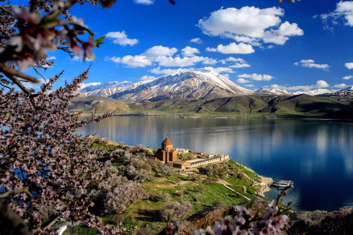 Shore of Lake Van in eastern Türkiye