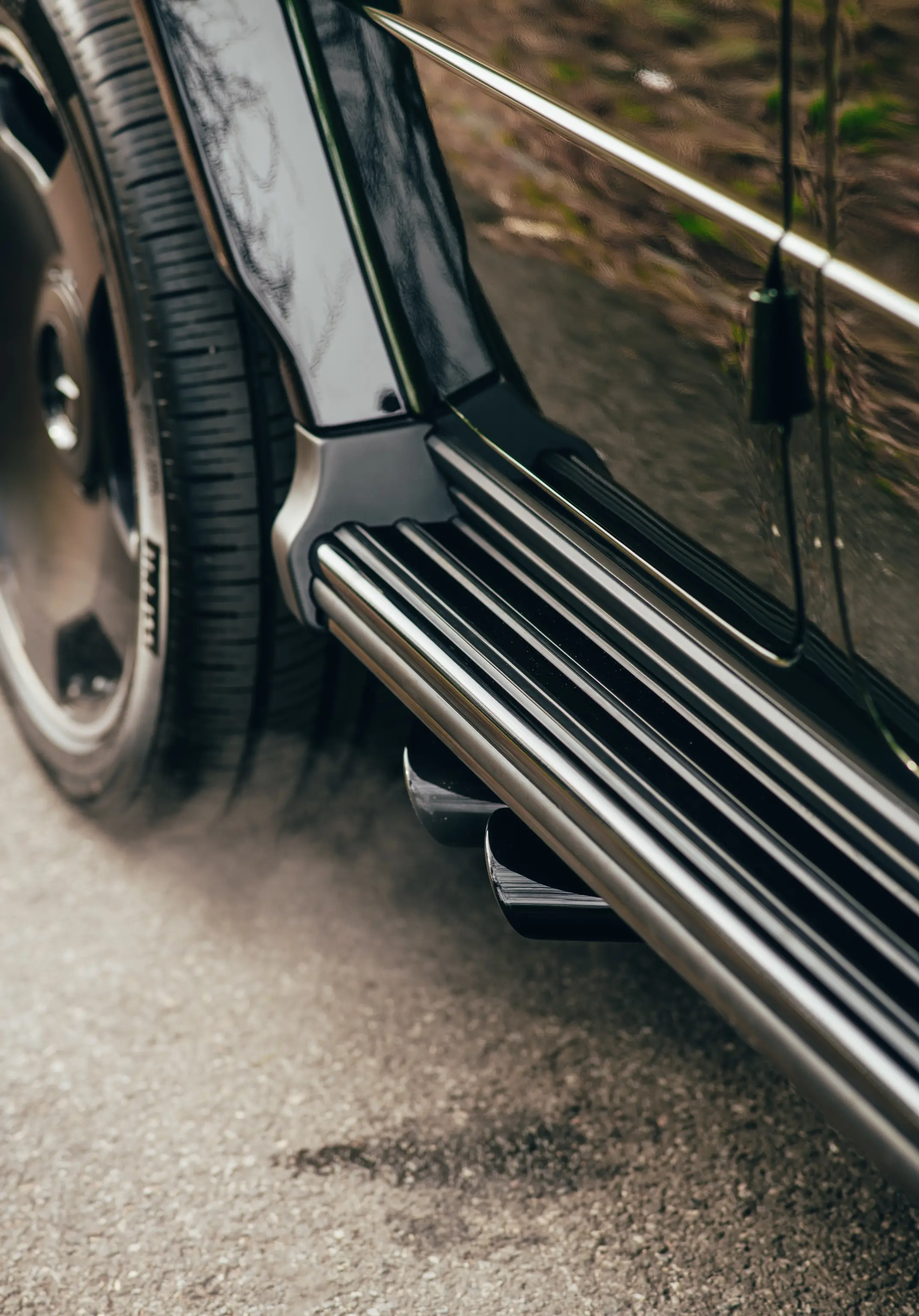 Powder coated side step and exhaust tips on a Mercedes-Benz G-Class by ONEighty