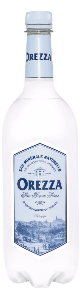 Bouteille d'eau minérale naturelle gazeuse Orezza avec étiquette bleue détaillée.