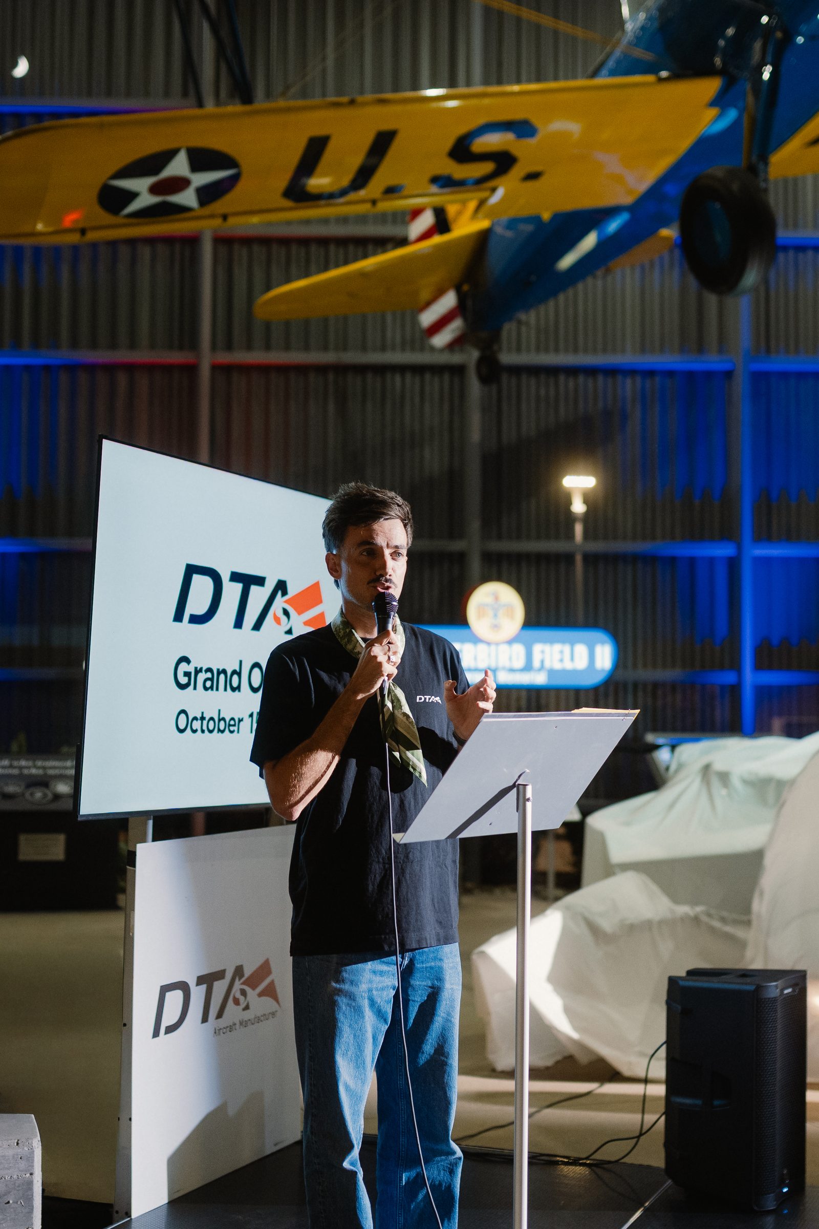 Théo Parant, CEO of DTA Aircraft, opens the evening