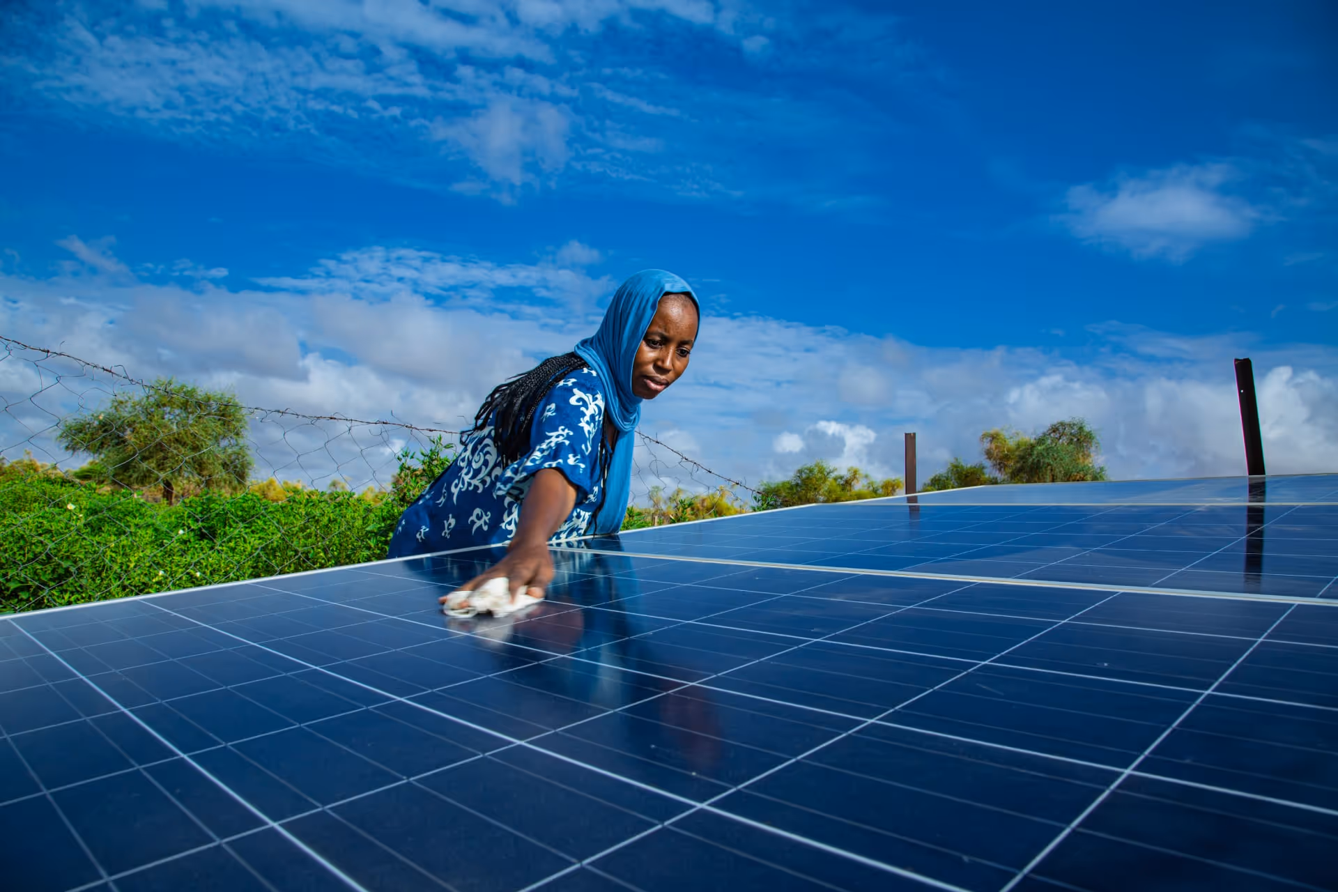 In the Fulani village of Hore Mondji, located in southern Mauritania on the banks of the Senegal River, a women's cooperative uses solar energy to operate the borehole that supplies water to the market garden