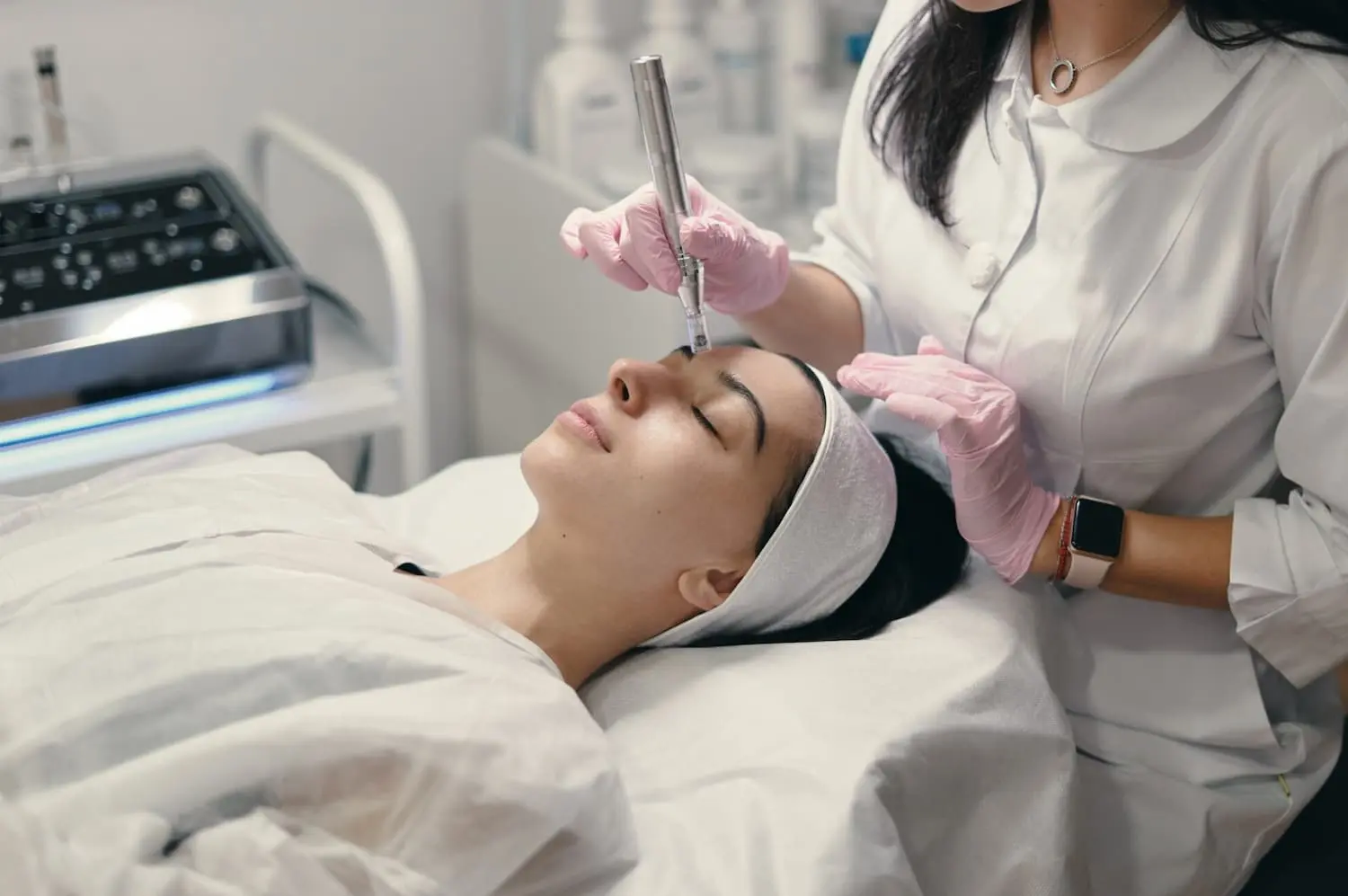 Why PRF Microneedling Is Safe Year-Round, Including Summer