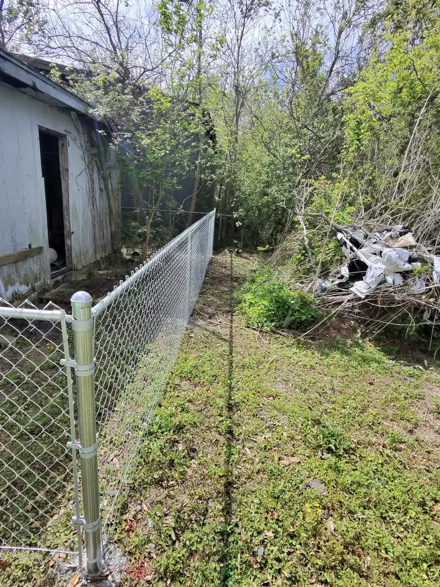 Chain link security fence installed by Fast Eddie's Fast Fences in League City, TX