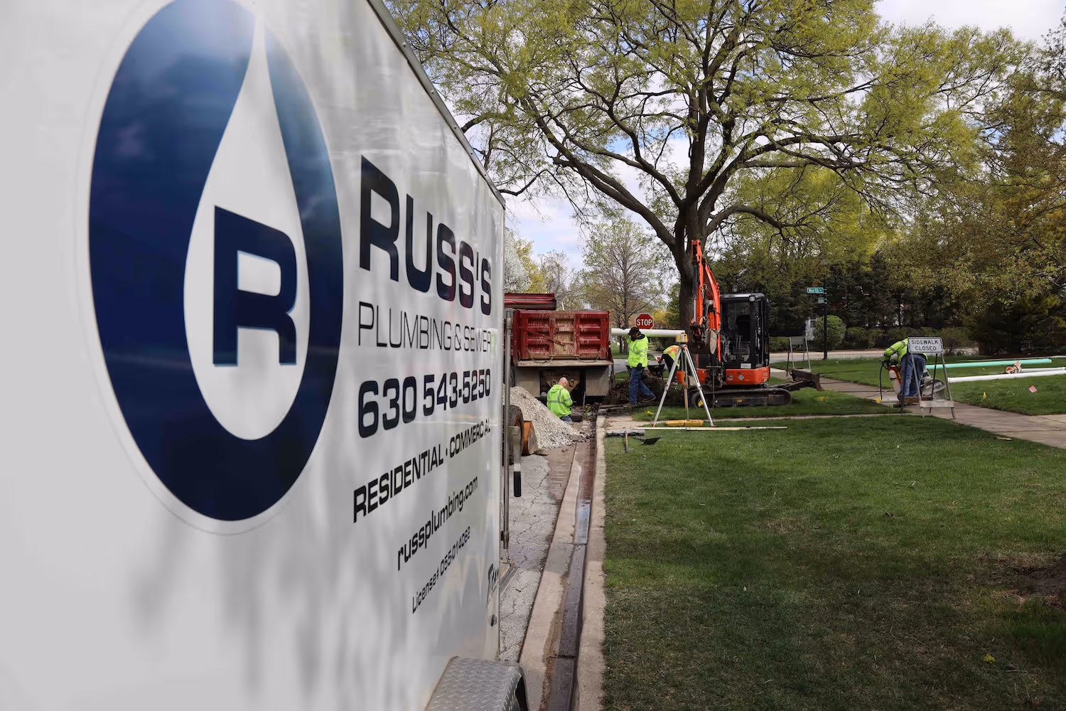 white-russ-truck-with-job-site-in-elmhurst