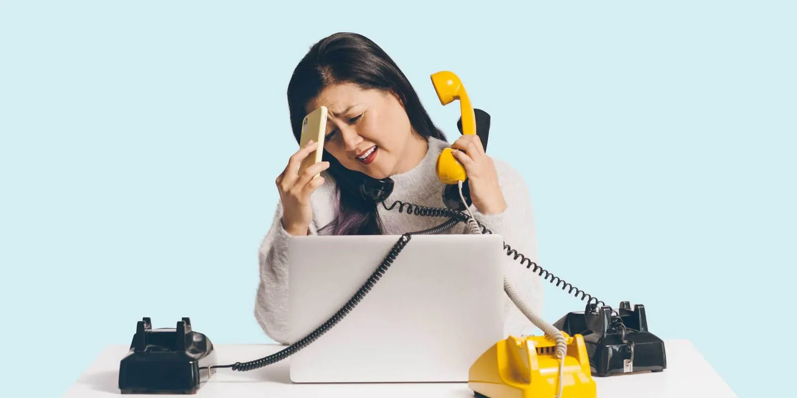 Cliente saturada por múltiples canales de atención que puede simplificar sus comunicaciones con vozy.ia.