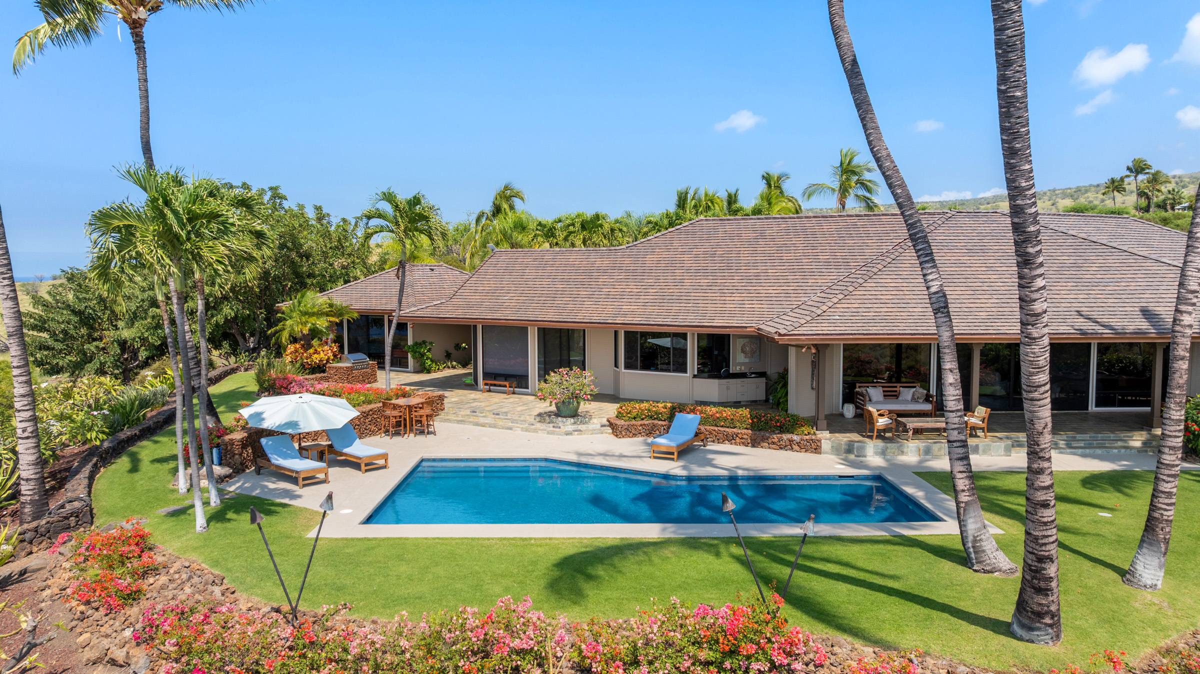 subject/scene: luxury beach resort