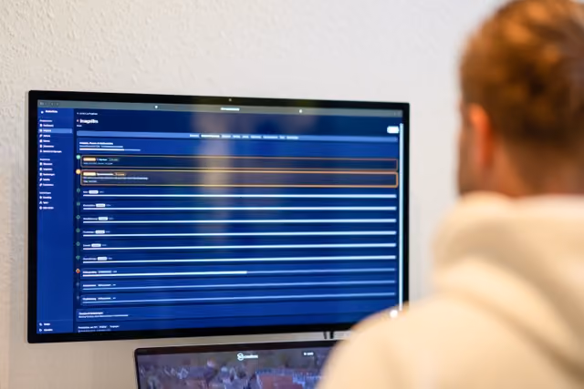 Projektmanagement-Dashboard mit Zeitplan, Aufgaben- und Fortschrittsanzeige für Imagefilm-Produktion.