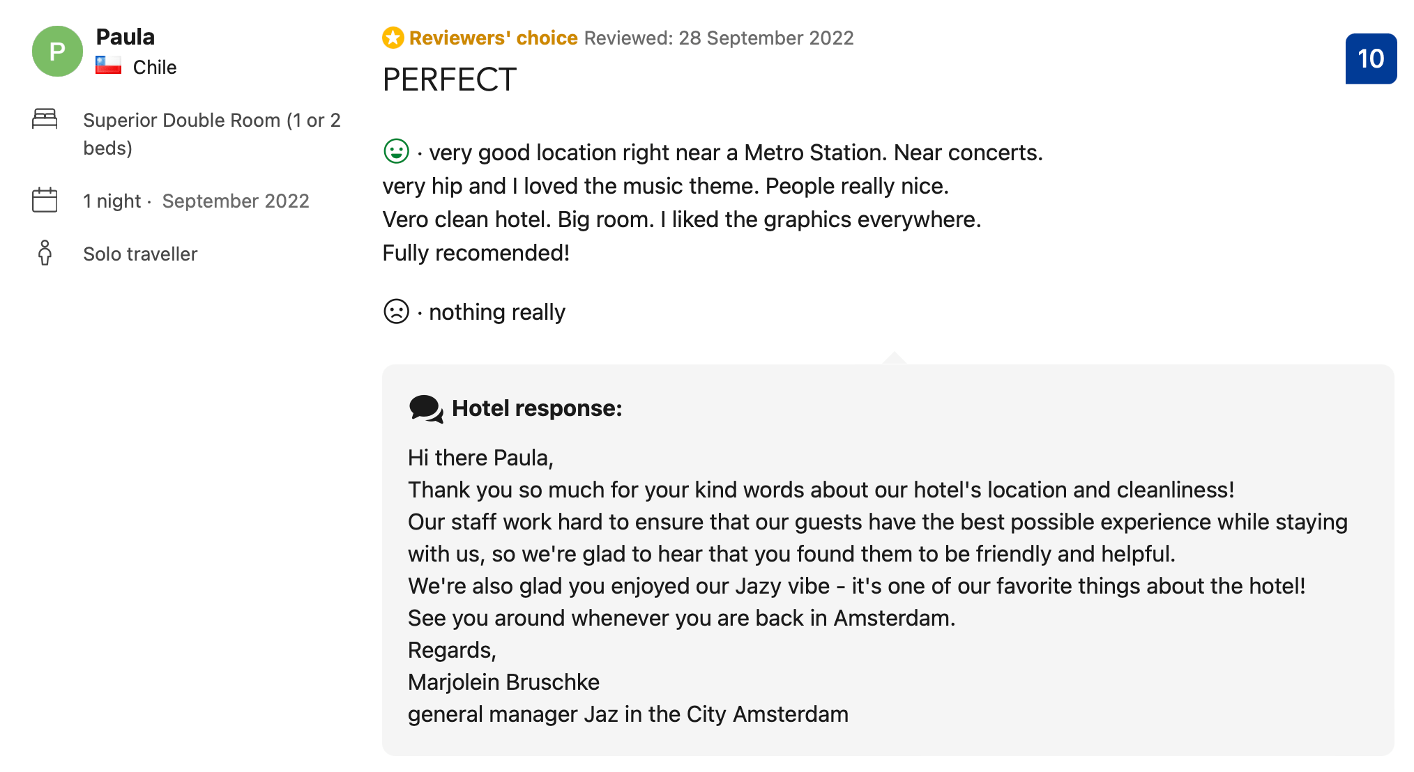 Ejemplo de respuesta bien redactada con reseña positiva en Booking.com