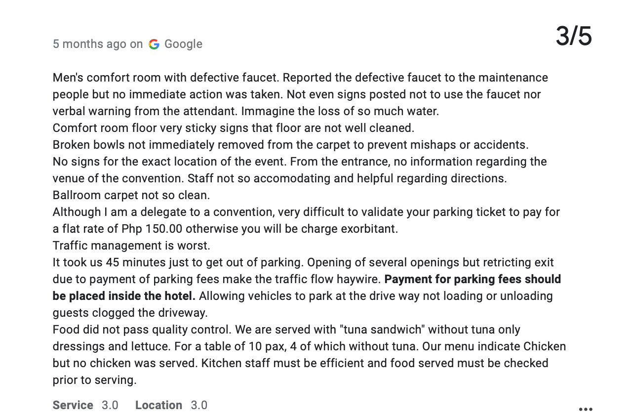 screenshot recensione google costi aggiuntivi di parcheggio per gli ospiti