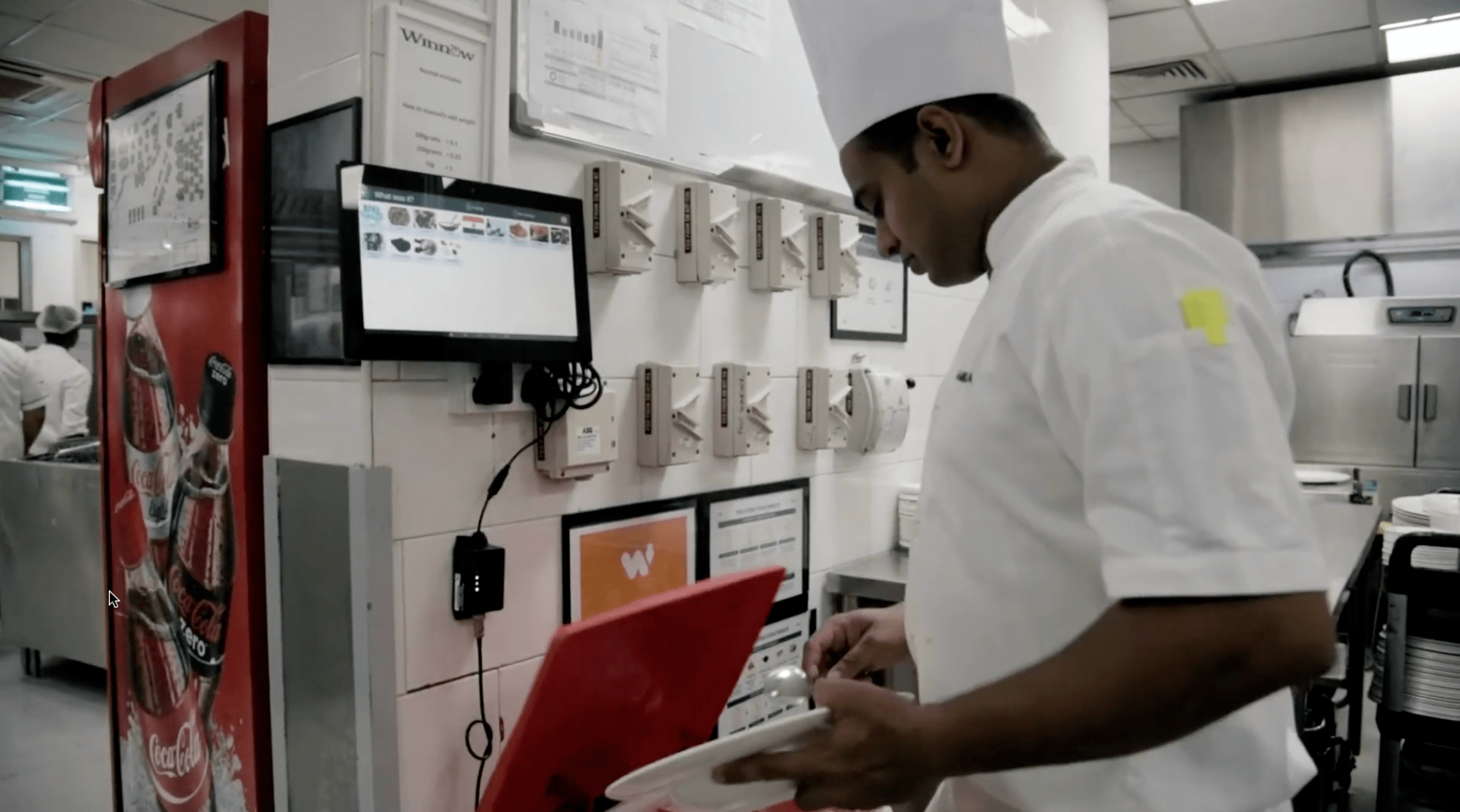 Hotel-Dubái-Jumeirah-Winnow-Vision-AI-Restaurante
