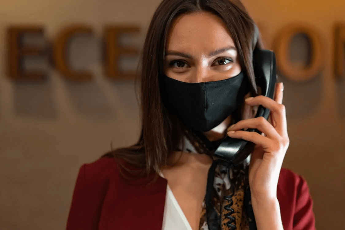 comunicazioni con gli ospiti del concierge dell'hotel