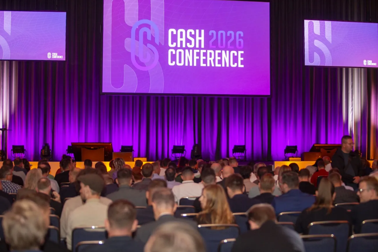 Publikum vor der Bühne der Cash Conference