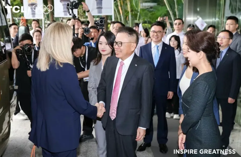 TCL Founder and Chairman Li Dongsheng welcoming IOC President Coventry