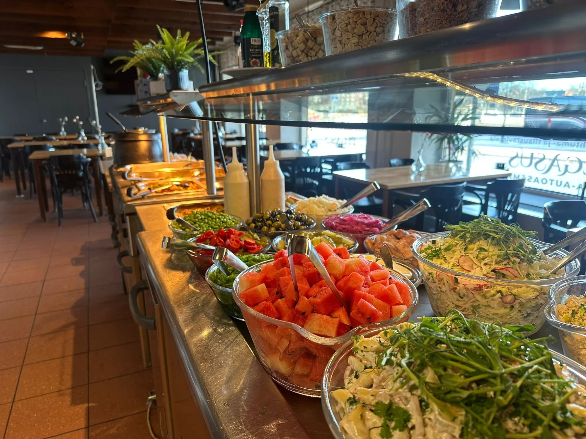 Pegasus Ravintoloiden monipuolinen lounasbuffet