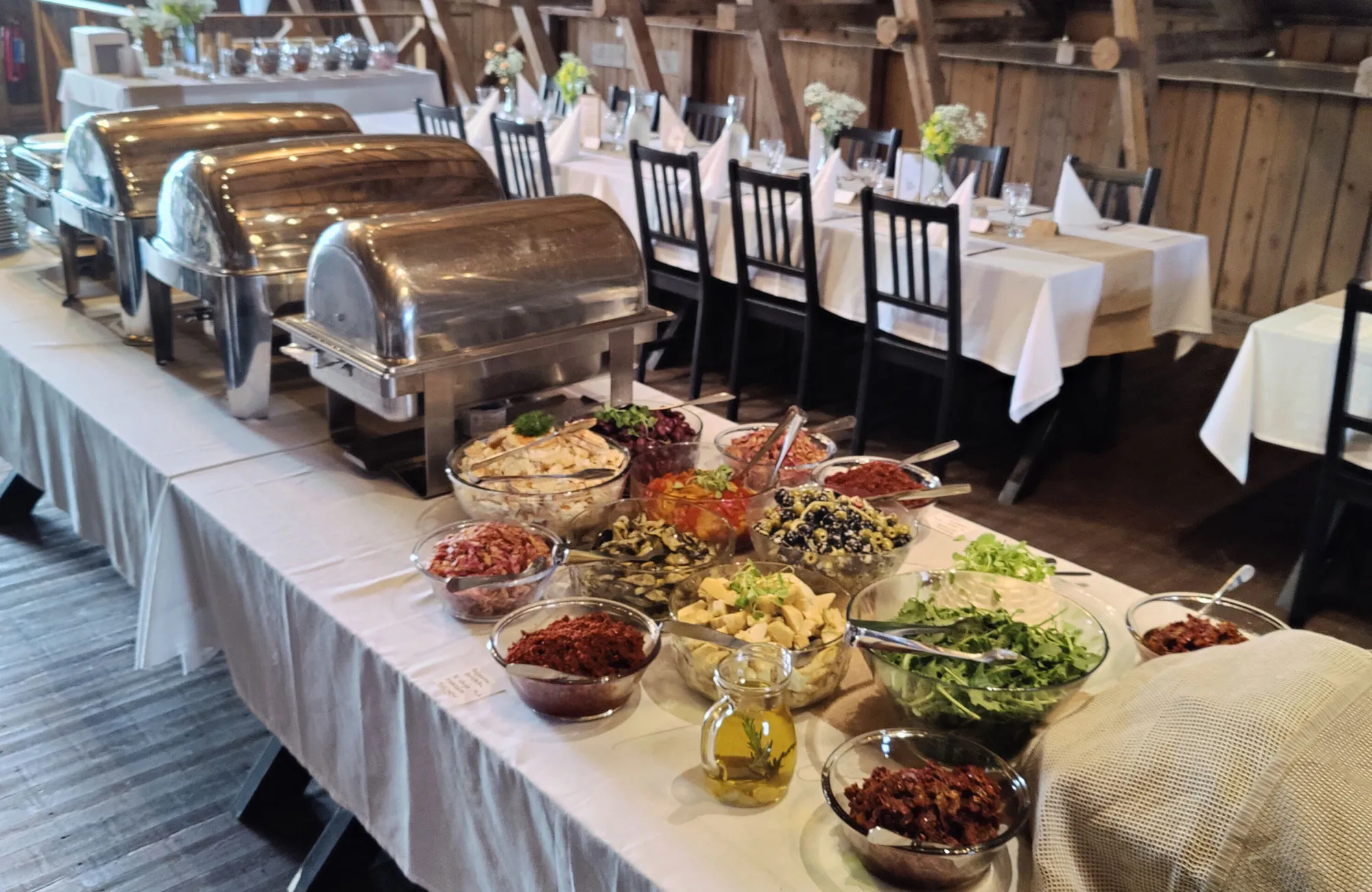 Catering-buffet juhlatilaisuudessa