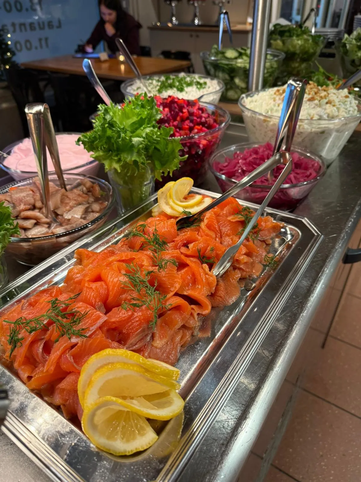 Runsas salaatti- ja buffetpöytä Pegasus Ravintoloissa