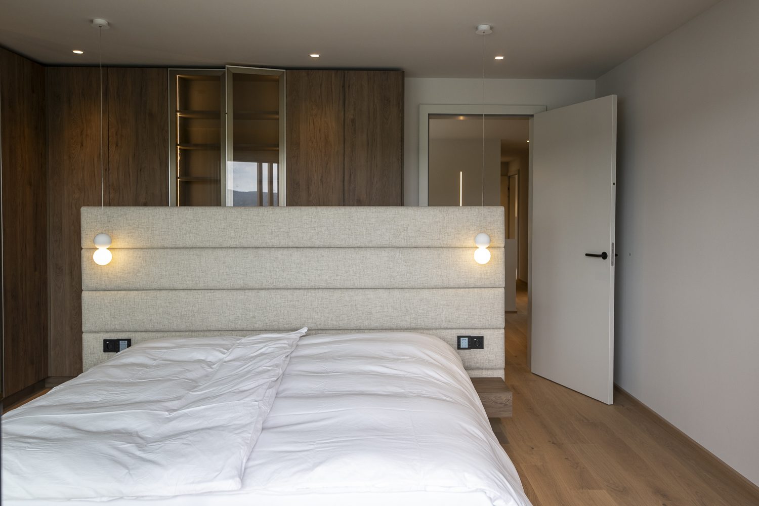 Schlafzimmer mit Masterbereich