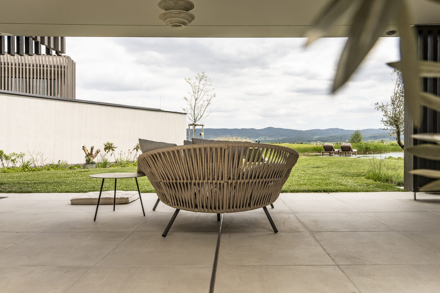 Terrasse mit Loungemöbeln