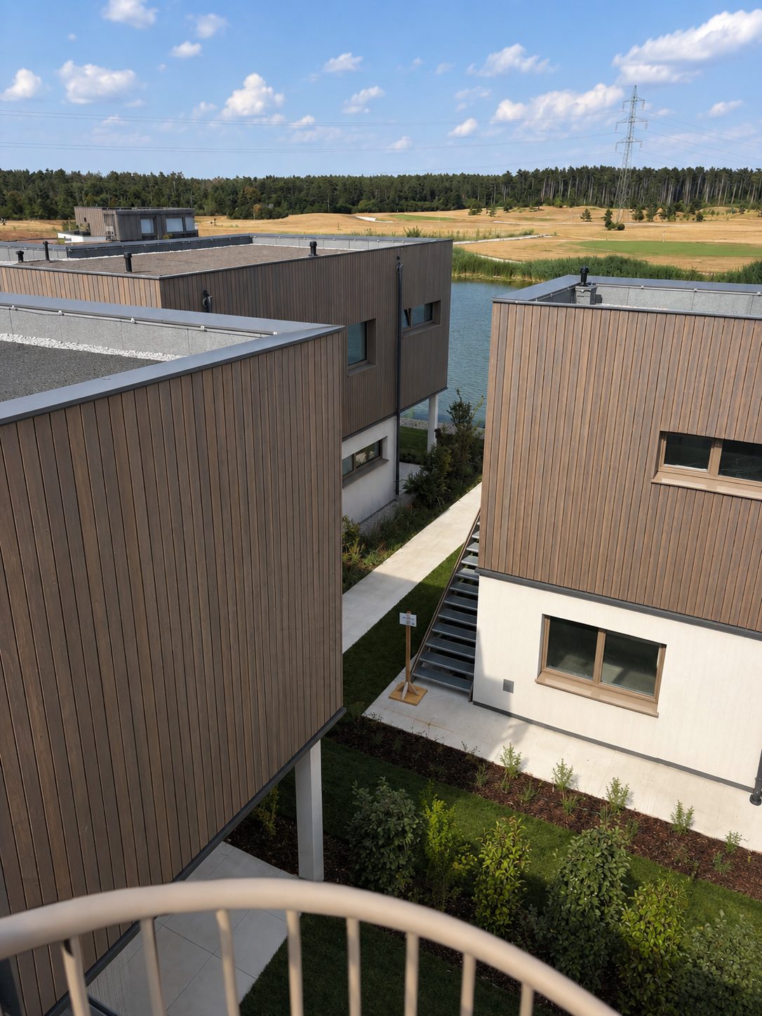 Rooftop-Ausblick über die Dächer zum See