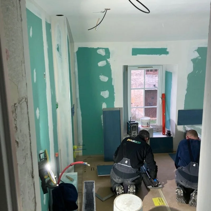 Travaux de placo et plomberie en cours, chantier de rénovation So!cozi