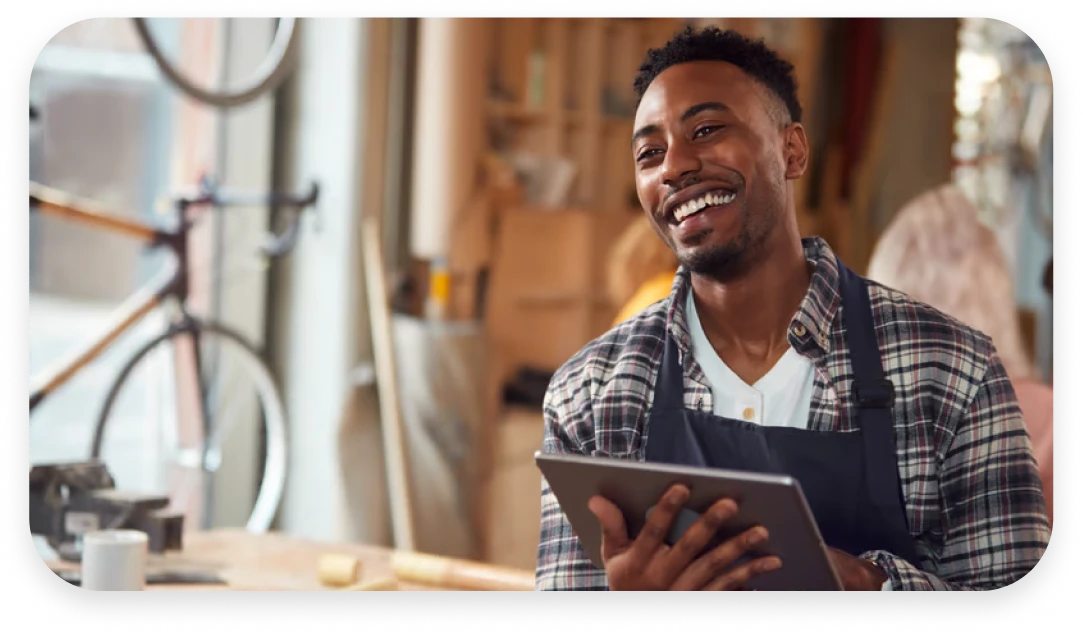 A service professional using Hubtiger on a tablet