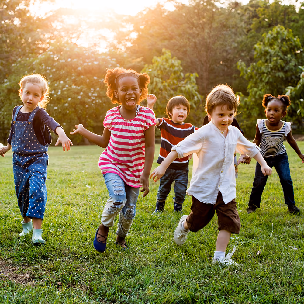 group of kids holding hands in a circle. Kids therapy in Plano, TX. Therapy with Aaron Helm.