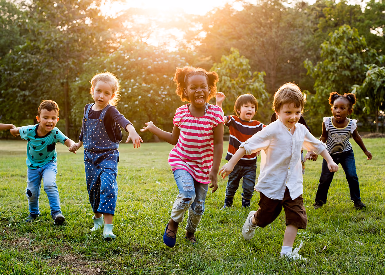 group of kids holding hands in a circle. Kids therapy in Plano, TX. Therapy with Aaron Helm.