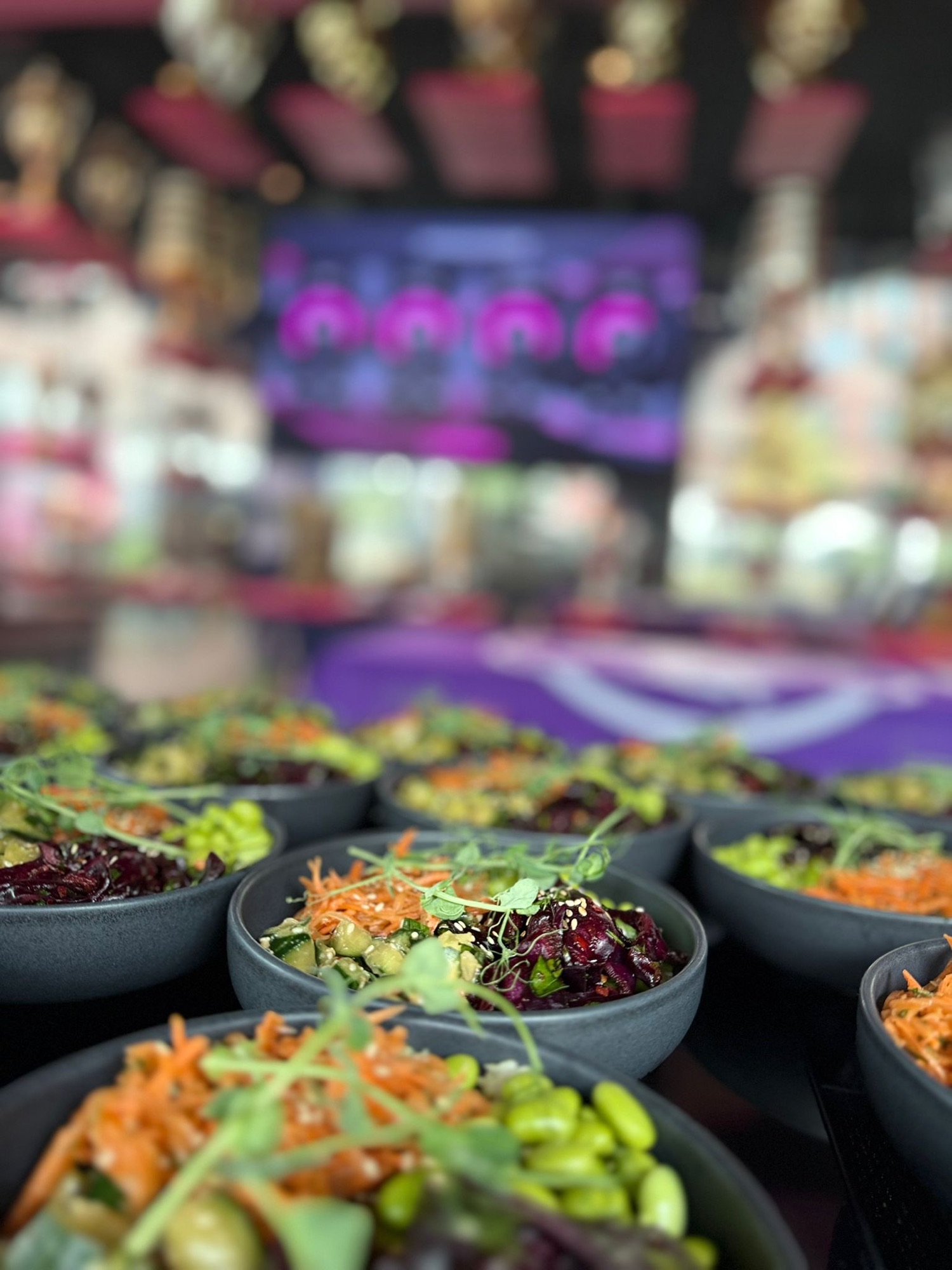 Bowls in dunkler Keramik