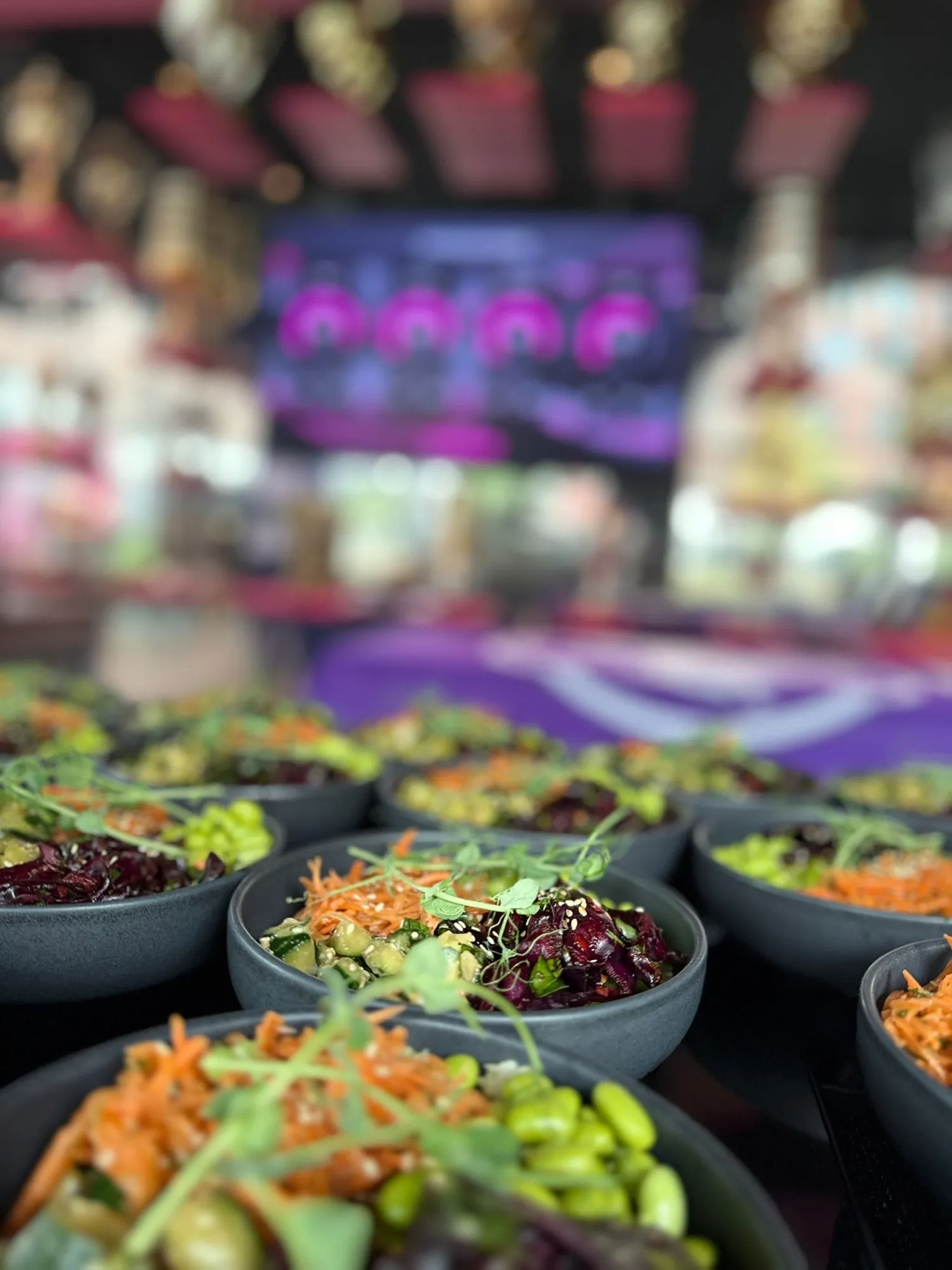 Bowls in dunkler Keramik