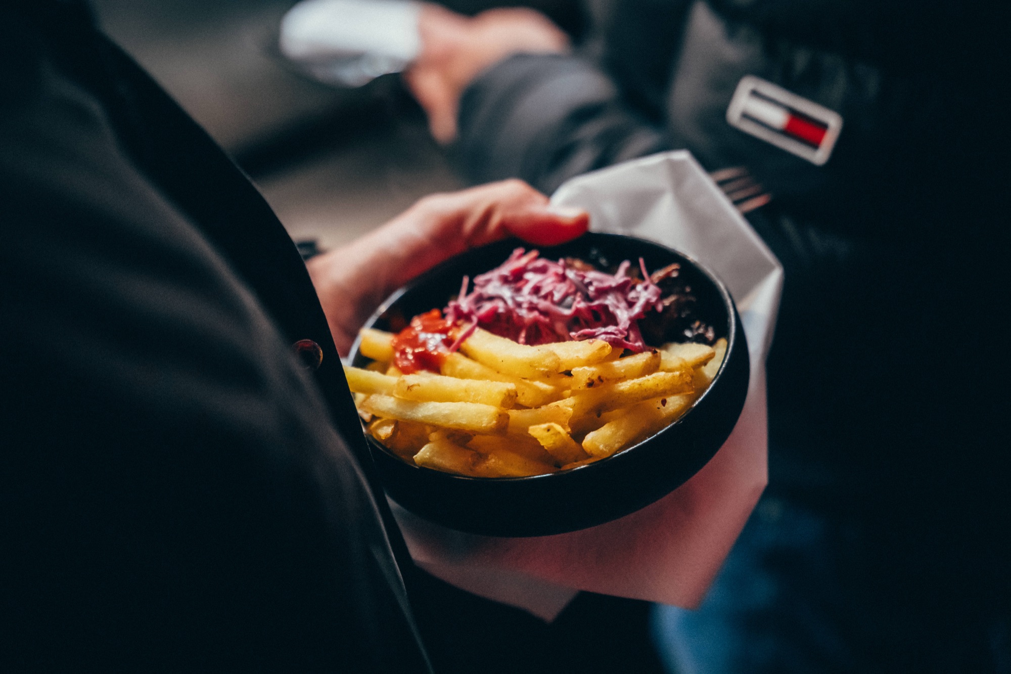 Gast mit Bowl auf einer Veranstaltung