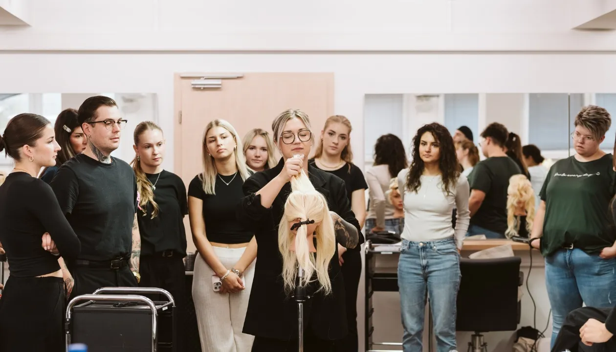 Impression aus der Friseurtrainer-Weiterbildung der Deutschen Friseurakademie