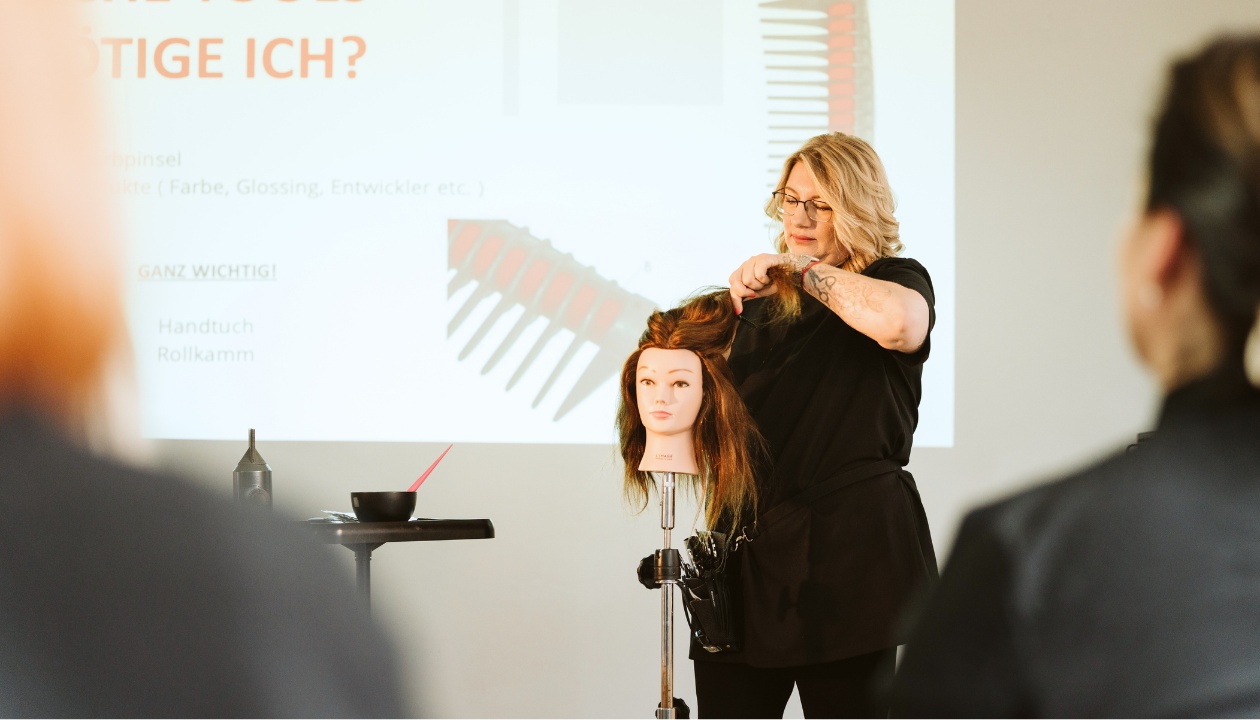 Impression aus der Friseurtrainer-Weiterbildung der Deutschen Friseurakademie