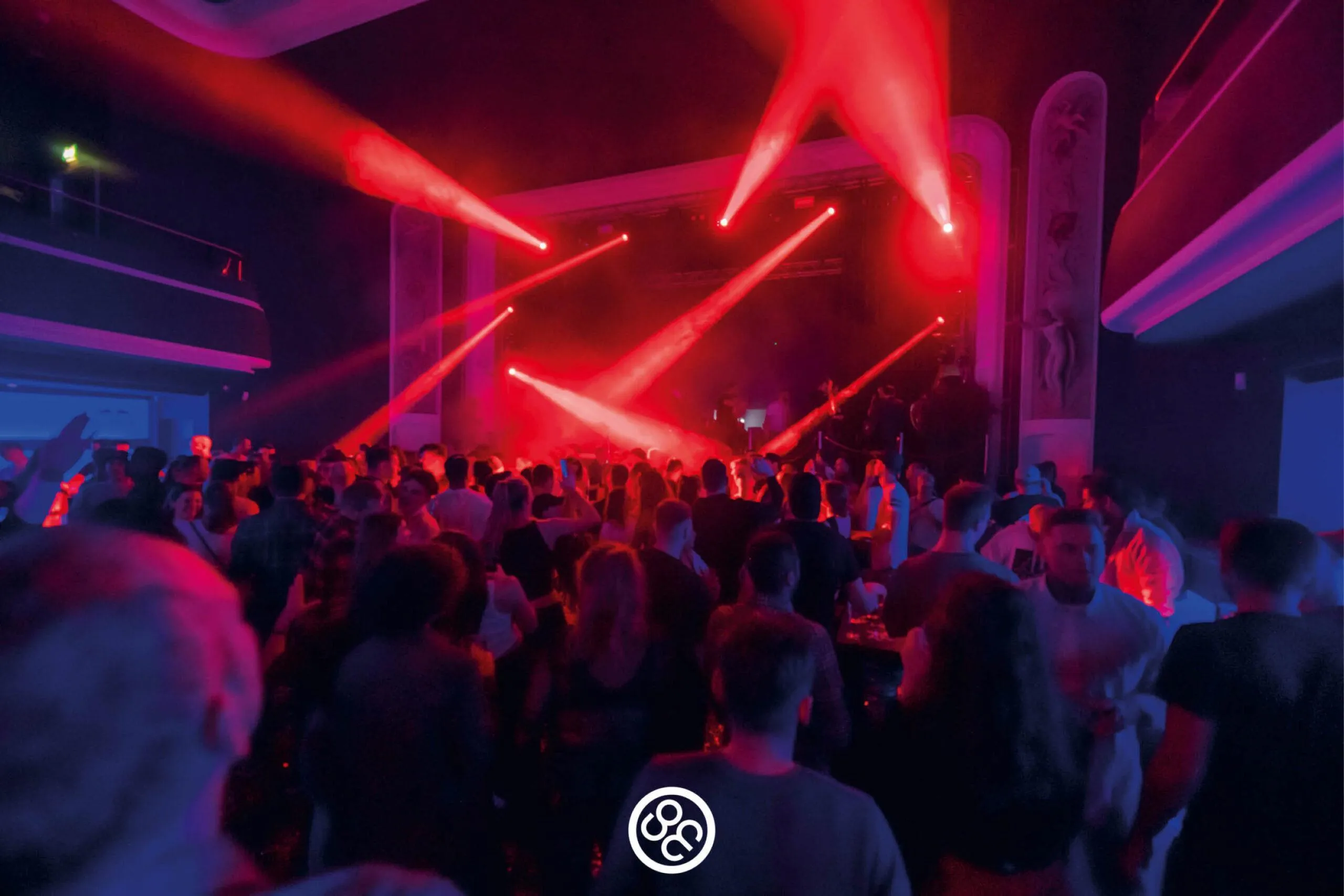 Tanzendes Publikum im Cocomo Club Ulm bei den dfa Summervibes