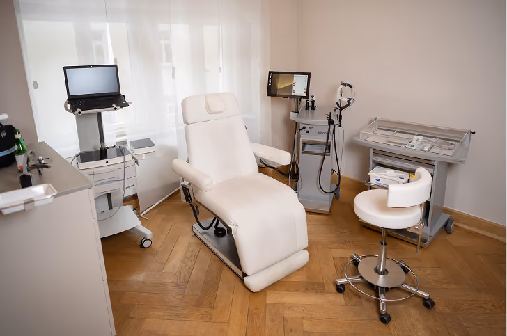Behandlungsraum der Praxis für Nasenchirurgie in München