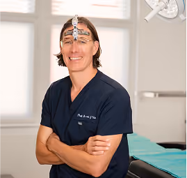 Prof. Dr. med. Johannes A. Veit im OP der Praxis für Nasenchirurgie München