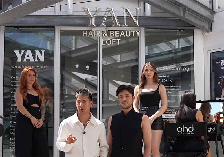 Yan Pintar mit seinem Team vor dem YAN Hair & Beauty Loft