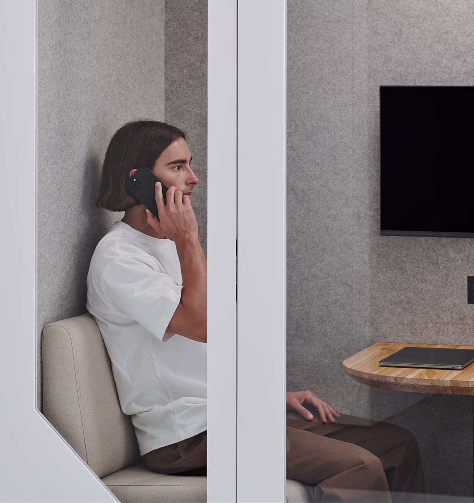 Soundproof office booth for private calls and focused work in a co-working space