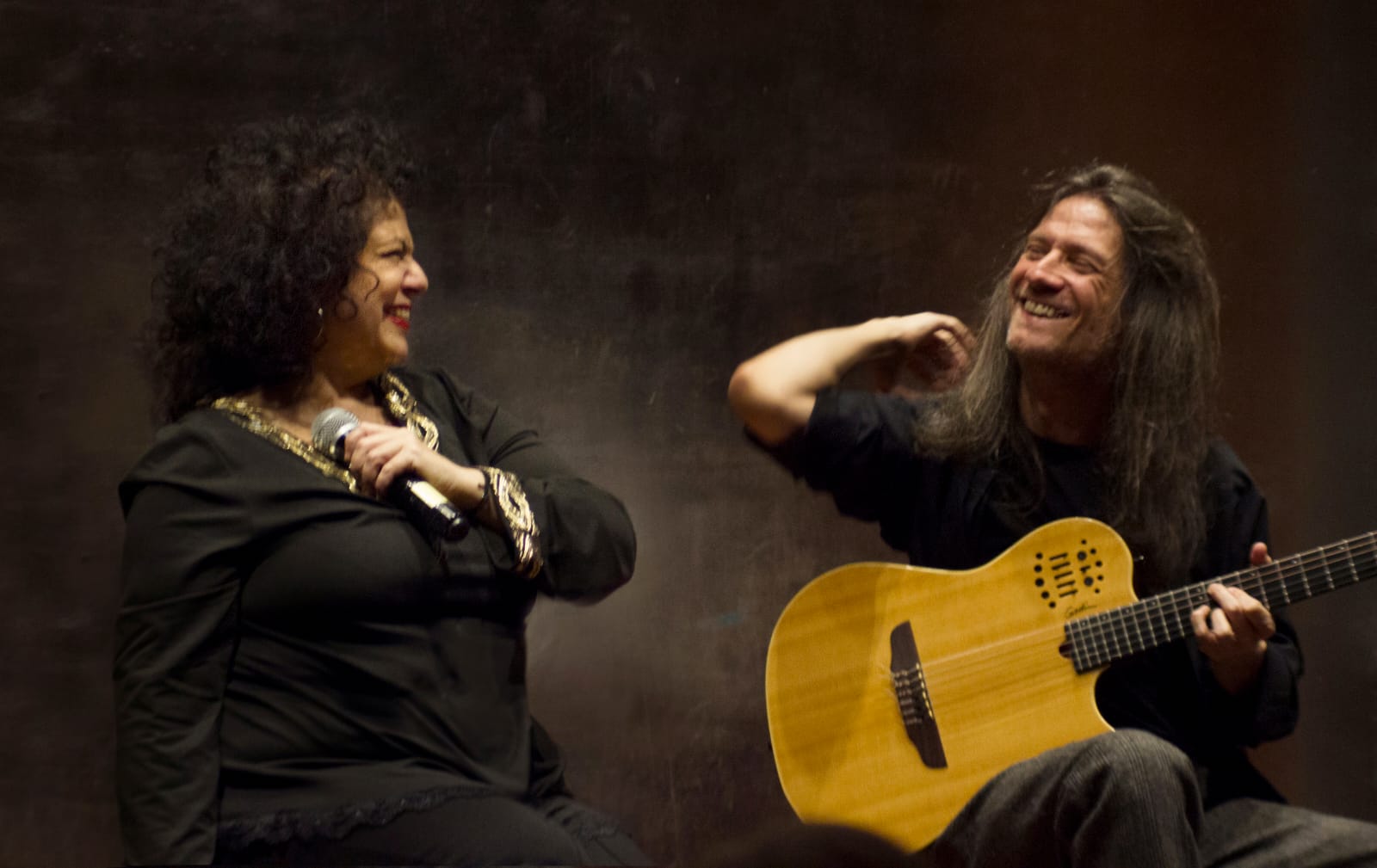 Andrea Lahora y Sacri Delfino en concierto