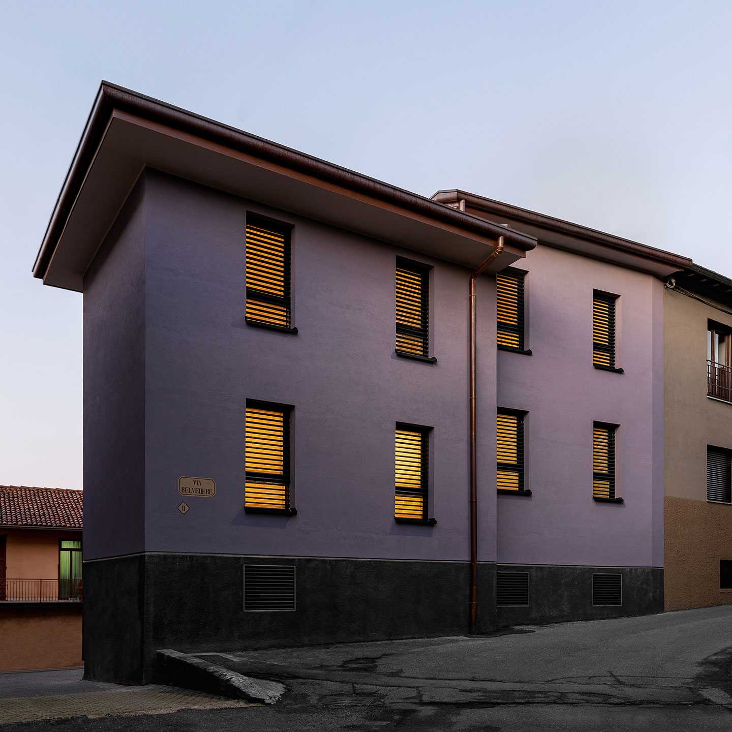 Casa MF, prospetto dell’edificio in affaccio su via Belvedere