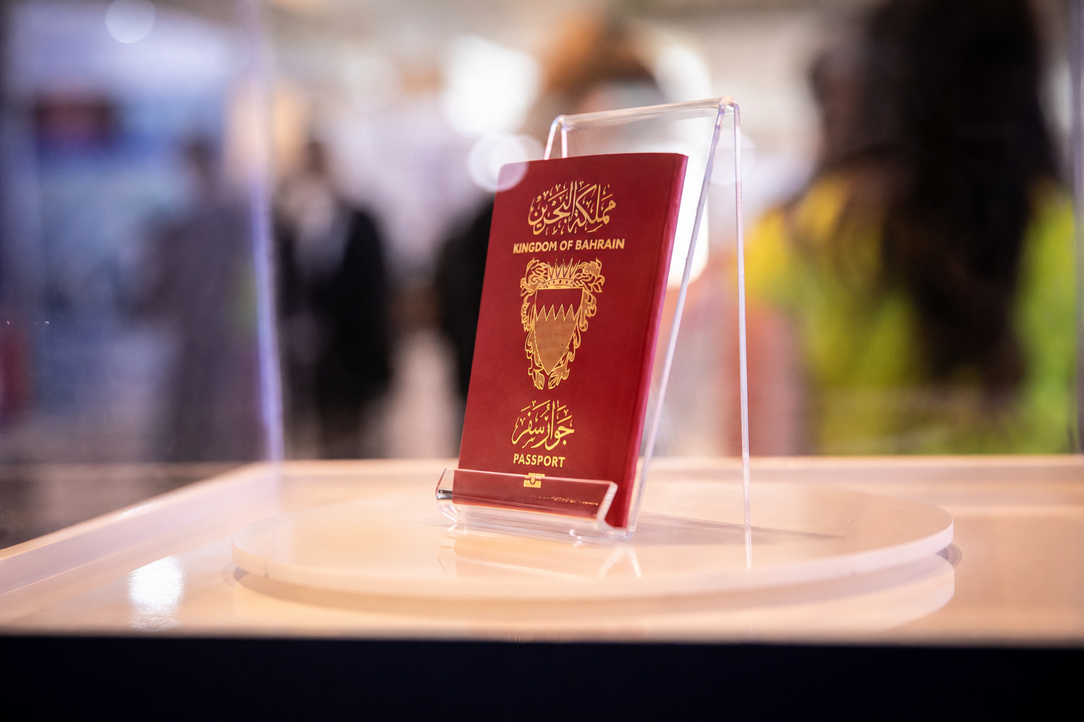 Card-format passport document with laser-engraved personalisation