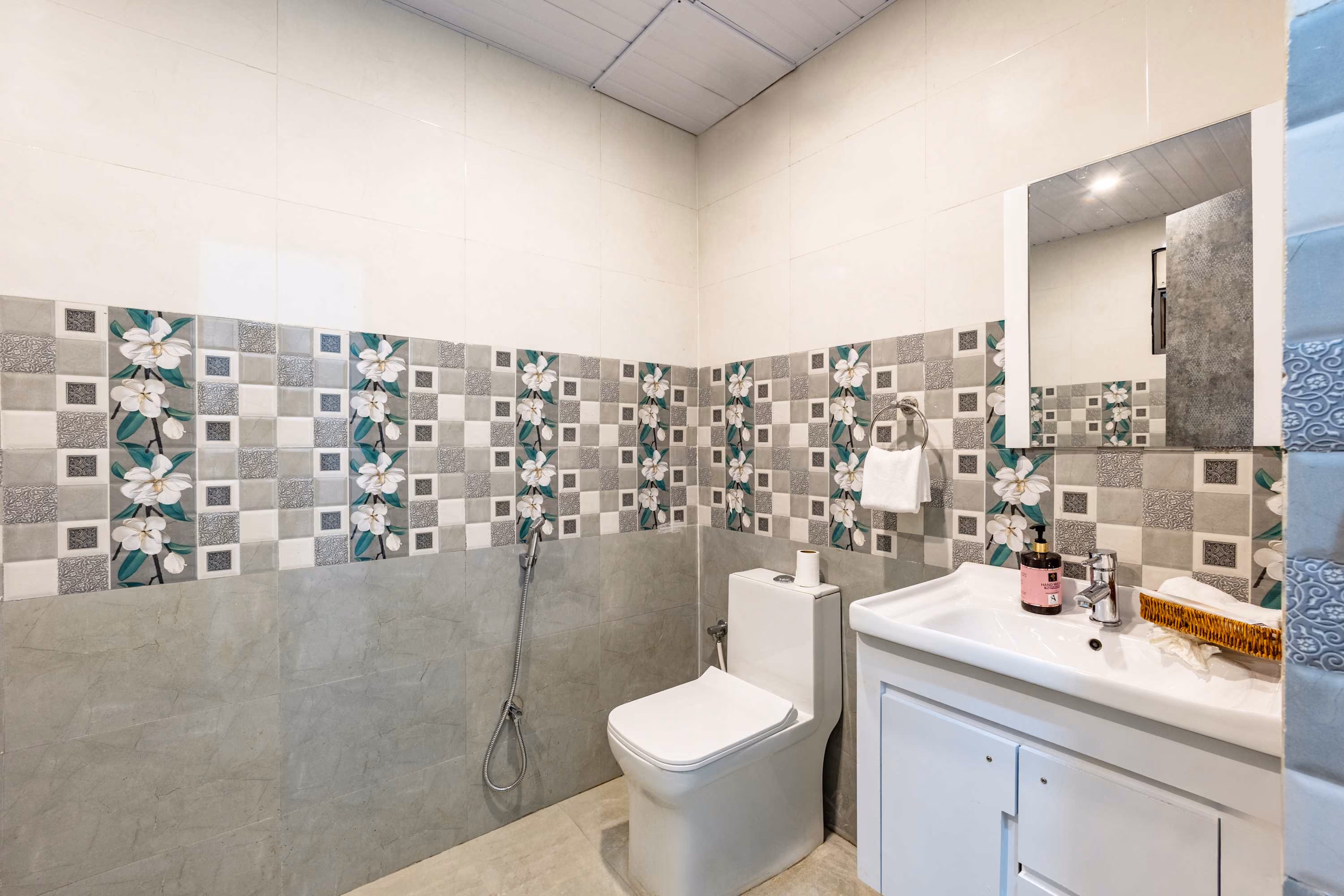 Homely 2BHK at Lakecity Apartments by Viraalay