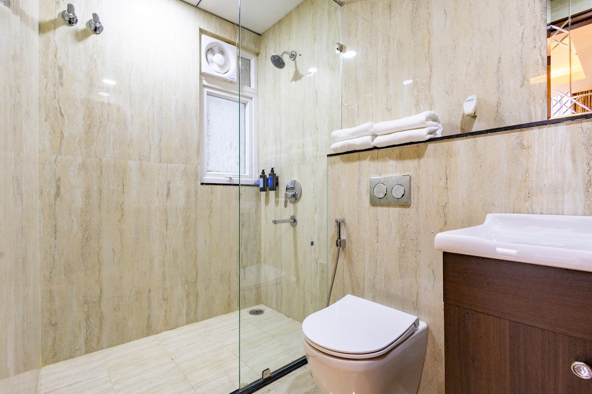 The Royal Crown - 3BHK luxury home by Viraalay