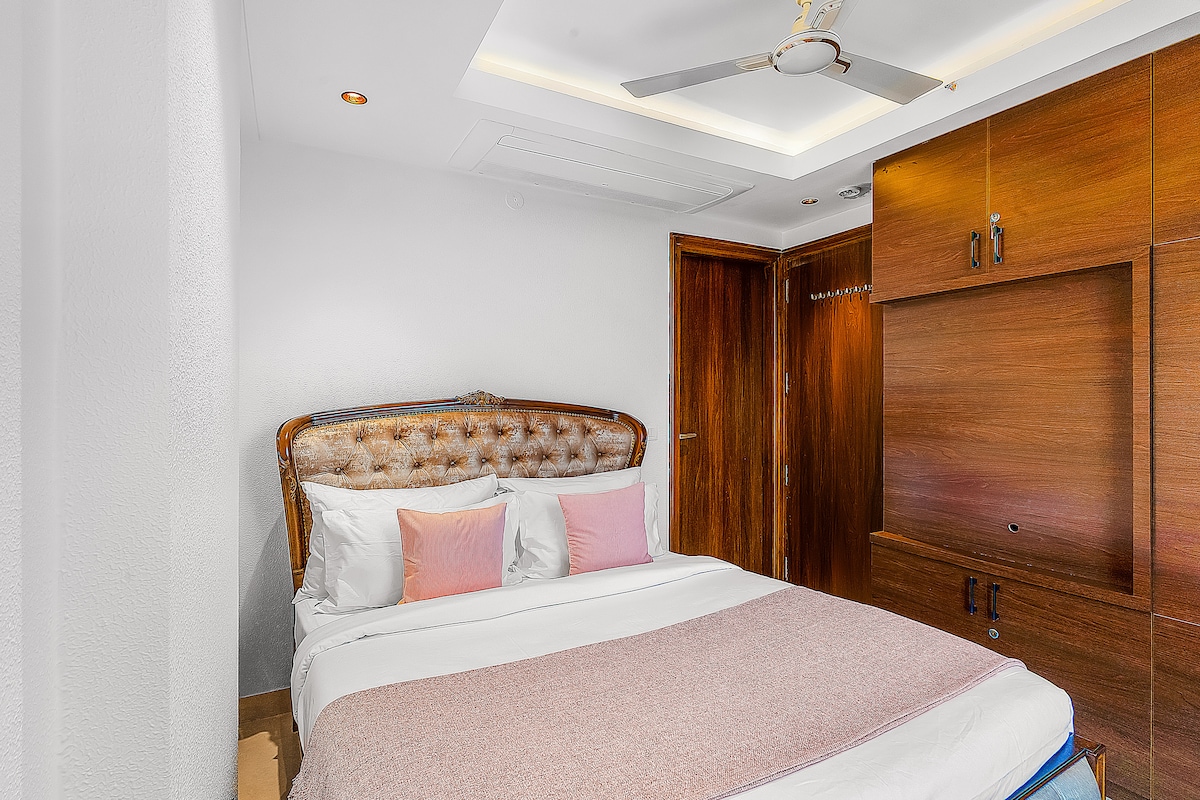 The Royal Crown - 3BHK luxury home by Viraalay